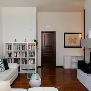 Agatea A Due Passi Dal Duomo By Wonderful Italy Apartment