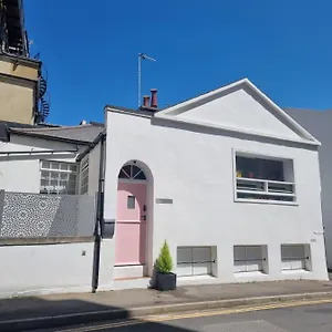Quirky Seaside Family Walk To The Waves! , Brighton United Kingdom